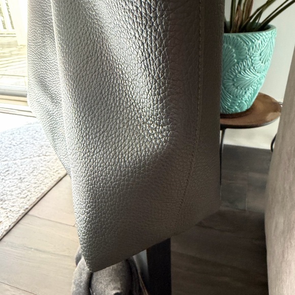 Cuyana Easy Tote in “Dark Olive” - Picture 7 of 9